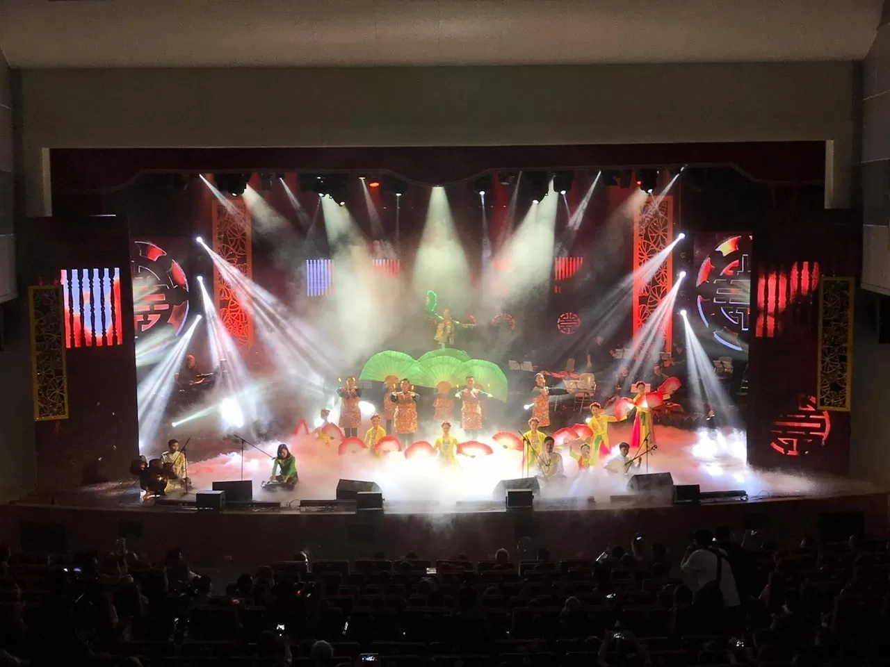 Lắp Đặt Âm Thanh & Ánh Sáng Hội Trường - Sân Khấu