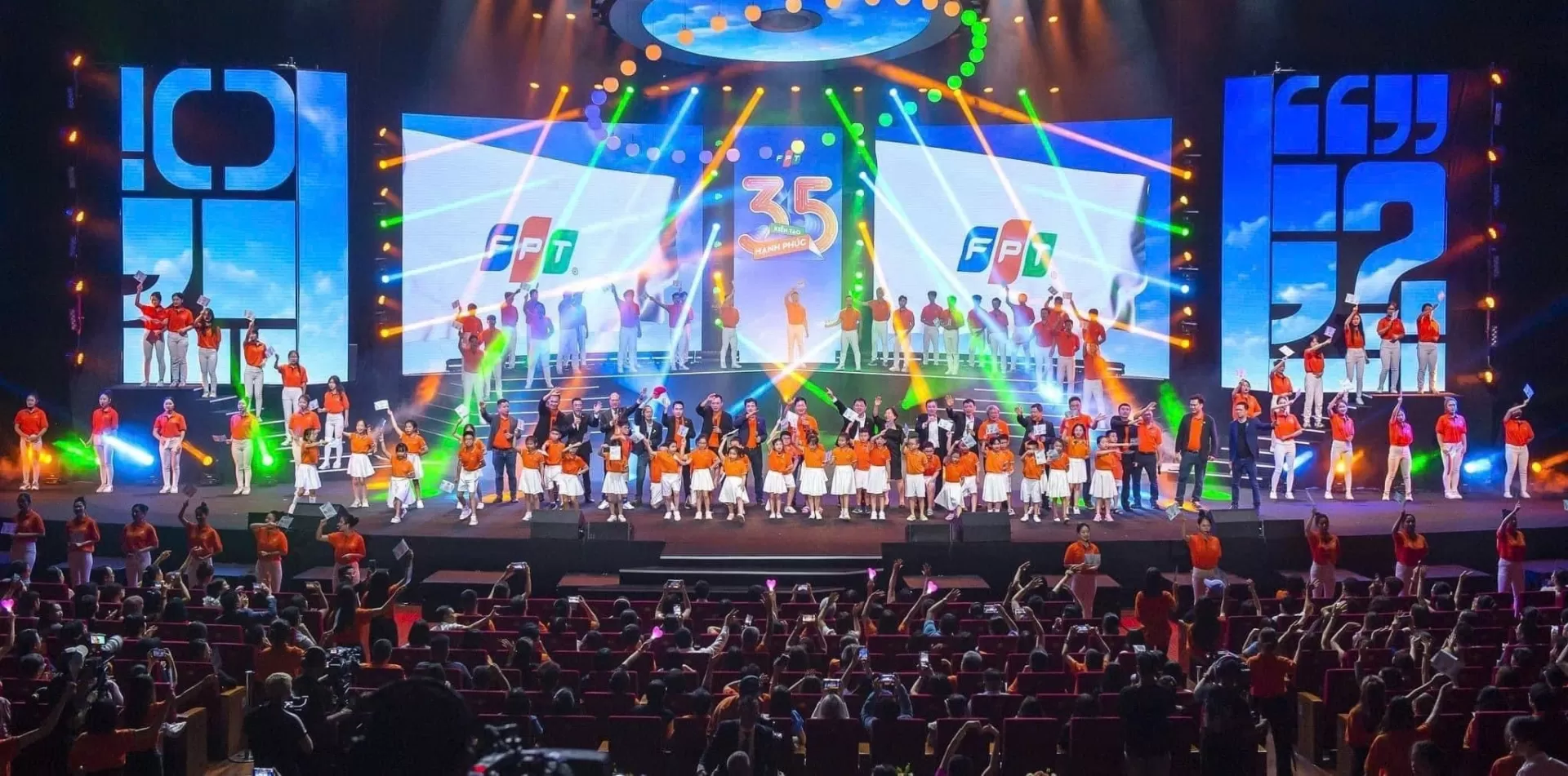 Hệ thống âm thanh sân khấu ngoài trời gồm những gì?